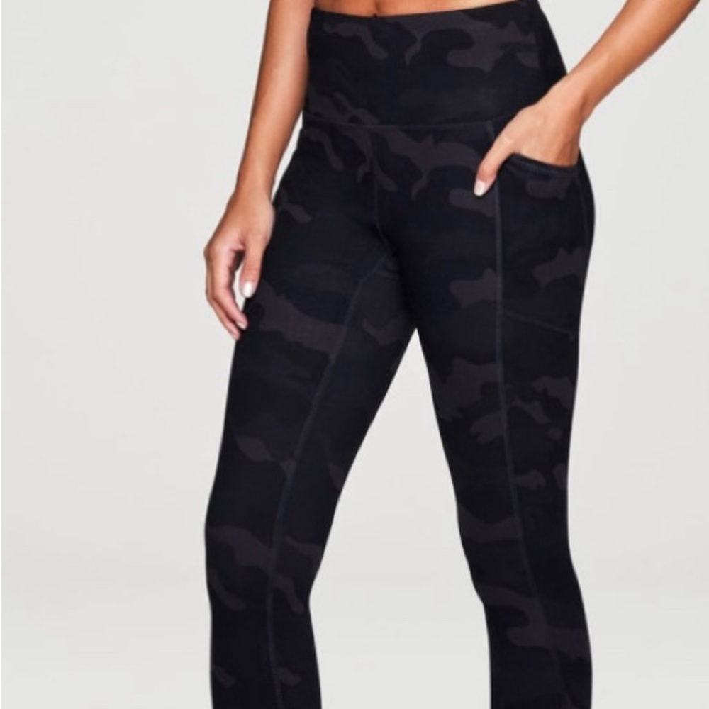 NWT Womens RBX Black and gray camouflage leggings